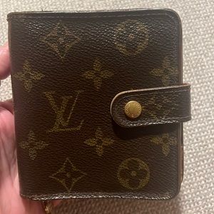 Louis Vuitton Authentic Monogram compact wallet MI0010